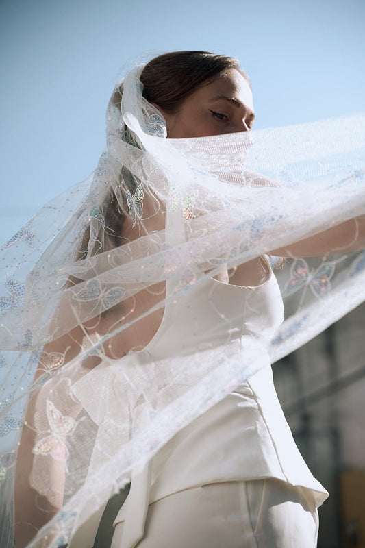 Short bridal veil