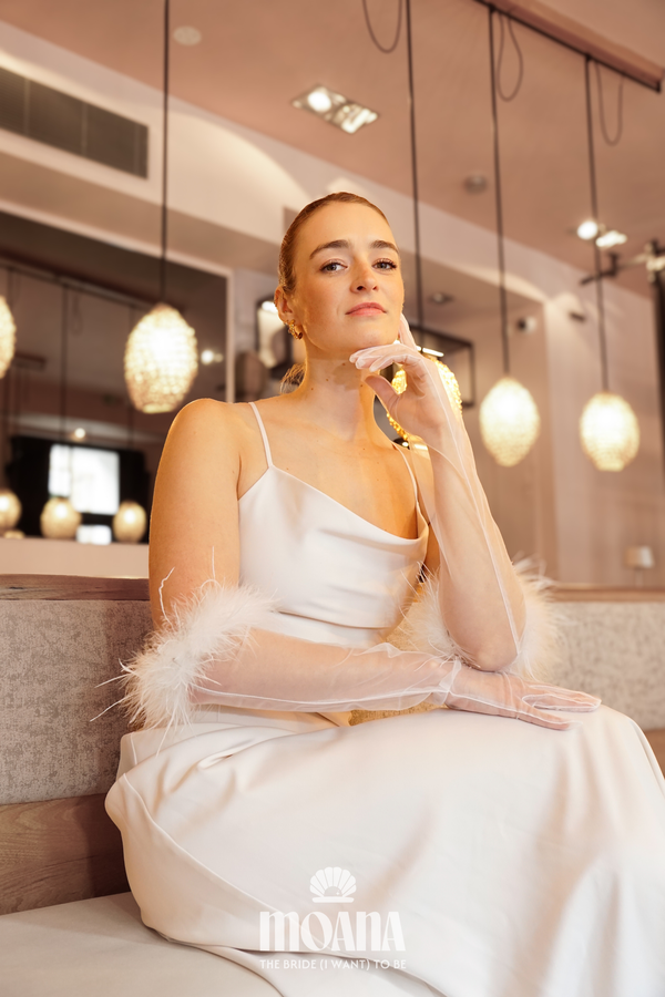 Bride_wearing_wedding_gloves_tulle_with_feathers_MAKANI_by_MOANA_back