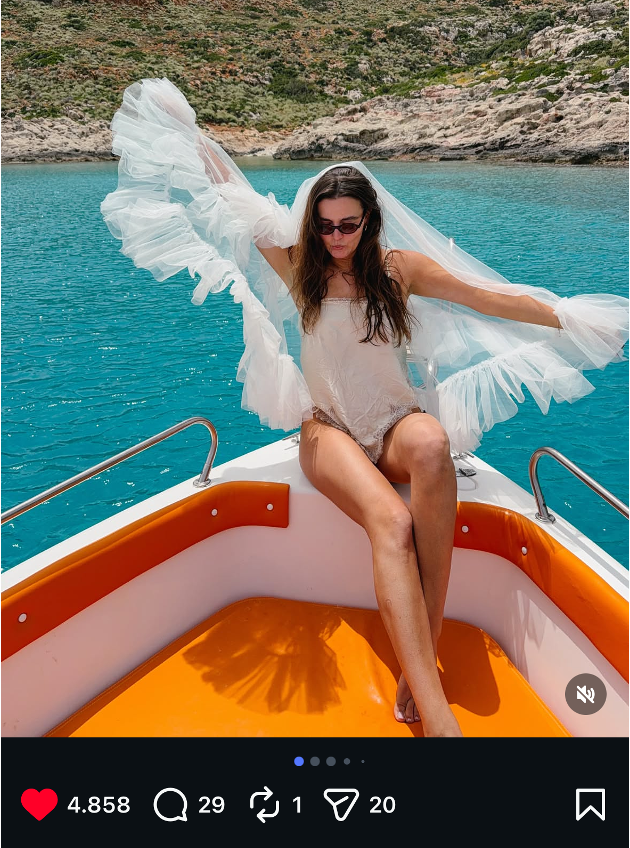 Hochzeit_Influencerin_Lina_Paltinat_trägt_Brautschleier_kurz_KAHEA