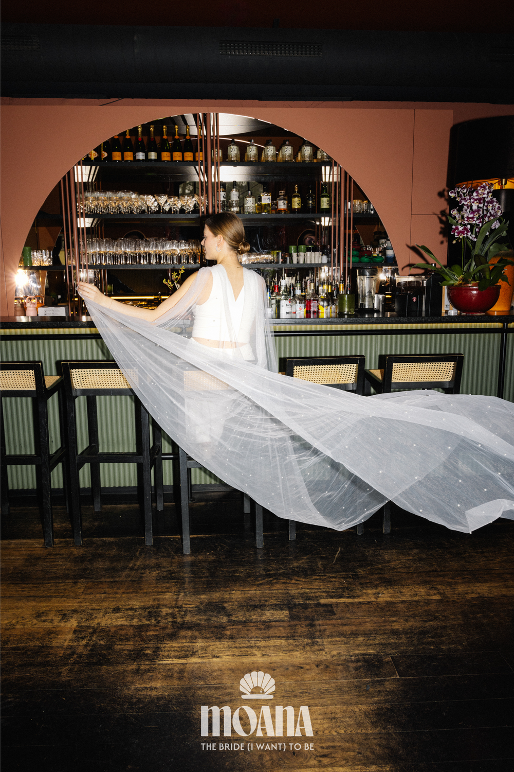MOANA_Braut_Mit_Brautschleier_Cape_Mit_Perlen_KOLEA_Vibe