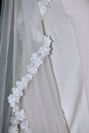MOANA_Brautschleier_Cape_mit_Blumenrand_LEOKAI_details