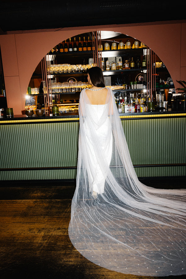 MOANA_Brautschleier_Cape_mit_Kette_AINALU_hinten