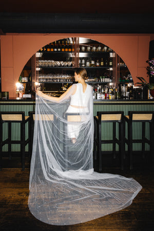 MOANA_Brautschleier_Cape_mit_Perlen_KOLEA_hinten