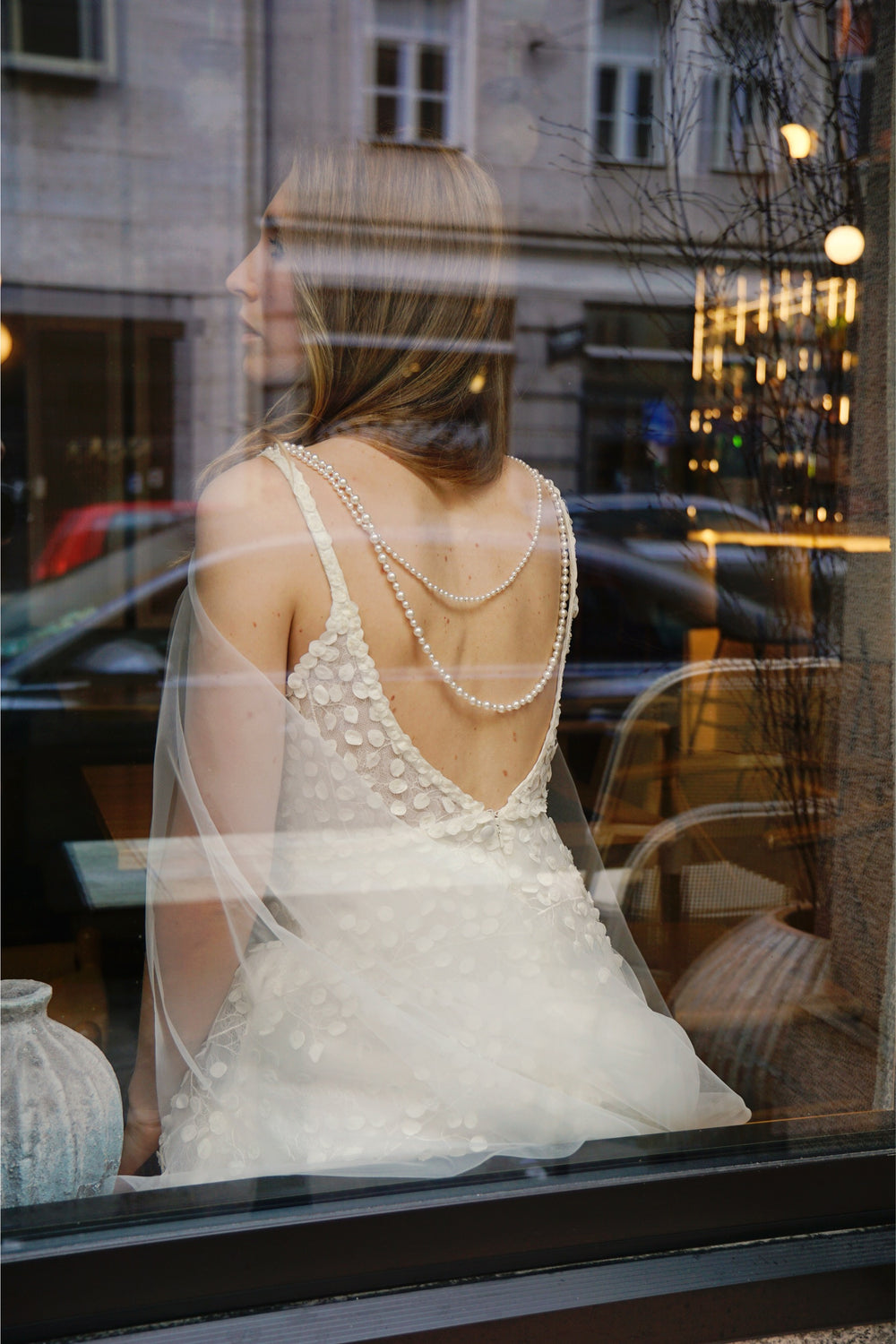 MOANA_Brautschleier_Cape_mit_Perlenkette_PALAOA_hinten