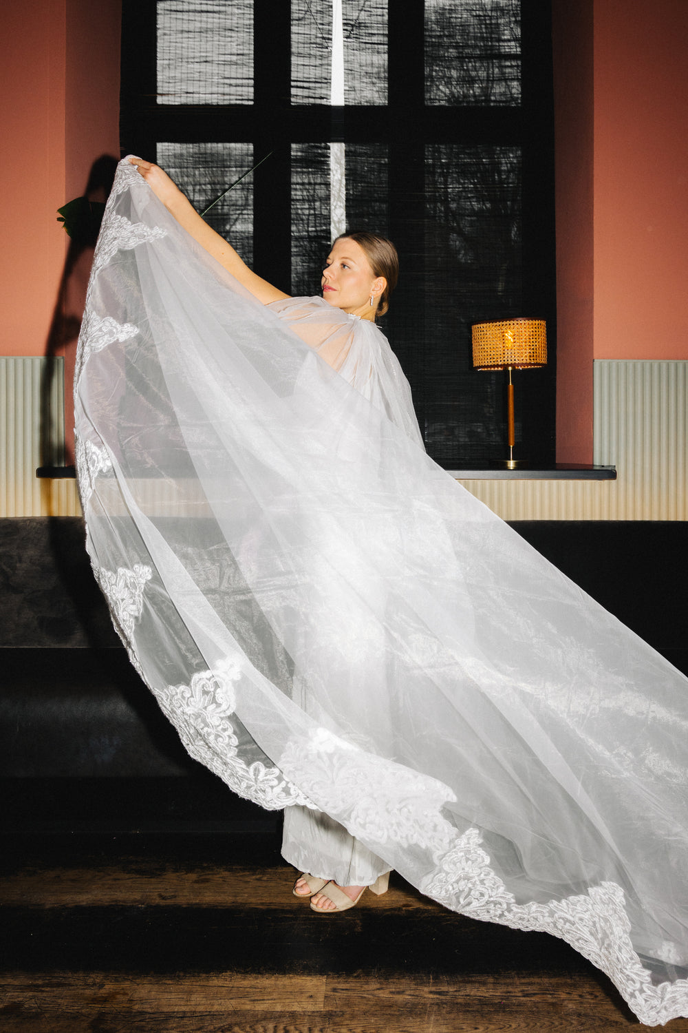 MOANA_Brautschleier_Cape_mit_Spitze_HULA_vorne