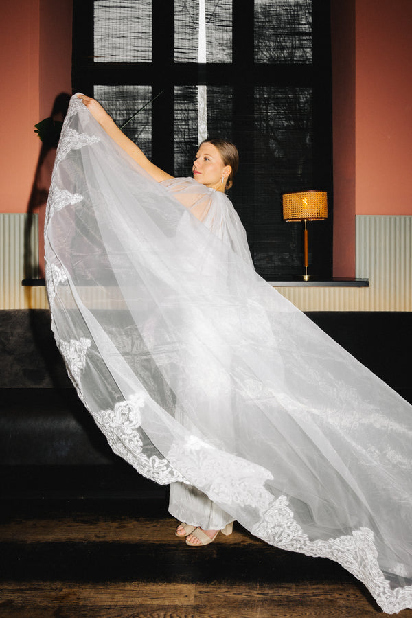MOANA_Brautschleier_Cape_mit_Spitze_HULA_vibe