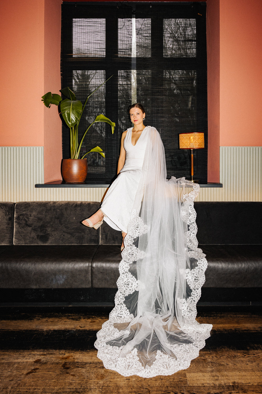 MOANA_Brautschleier_Cape_mit_Spitze_HULA_vorne