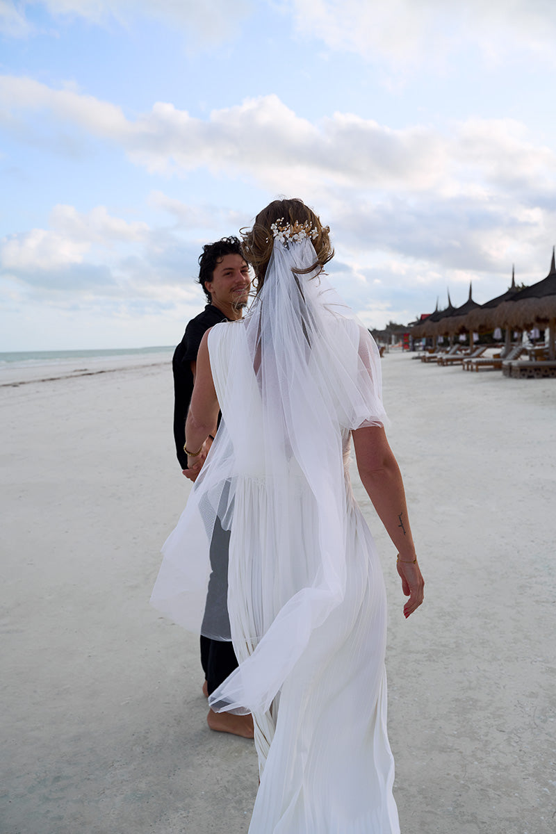 MOANA_Brautschleier_kurz_mit_Brosche_KEKAI_hinten