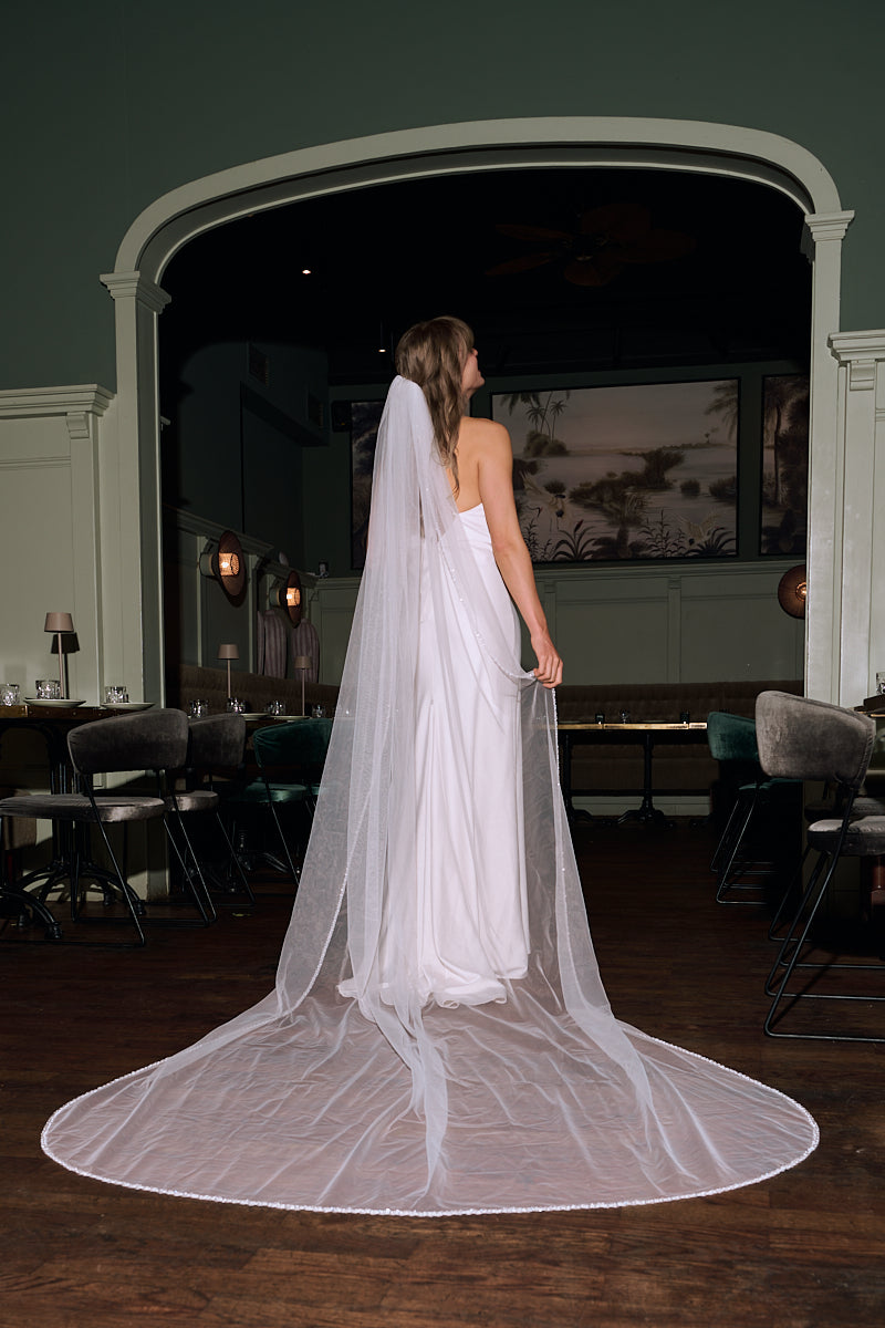 MOANA_Brautschleier_lang_mit_Strass_KAJI_vibe