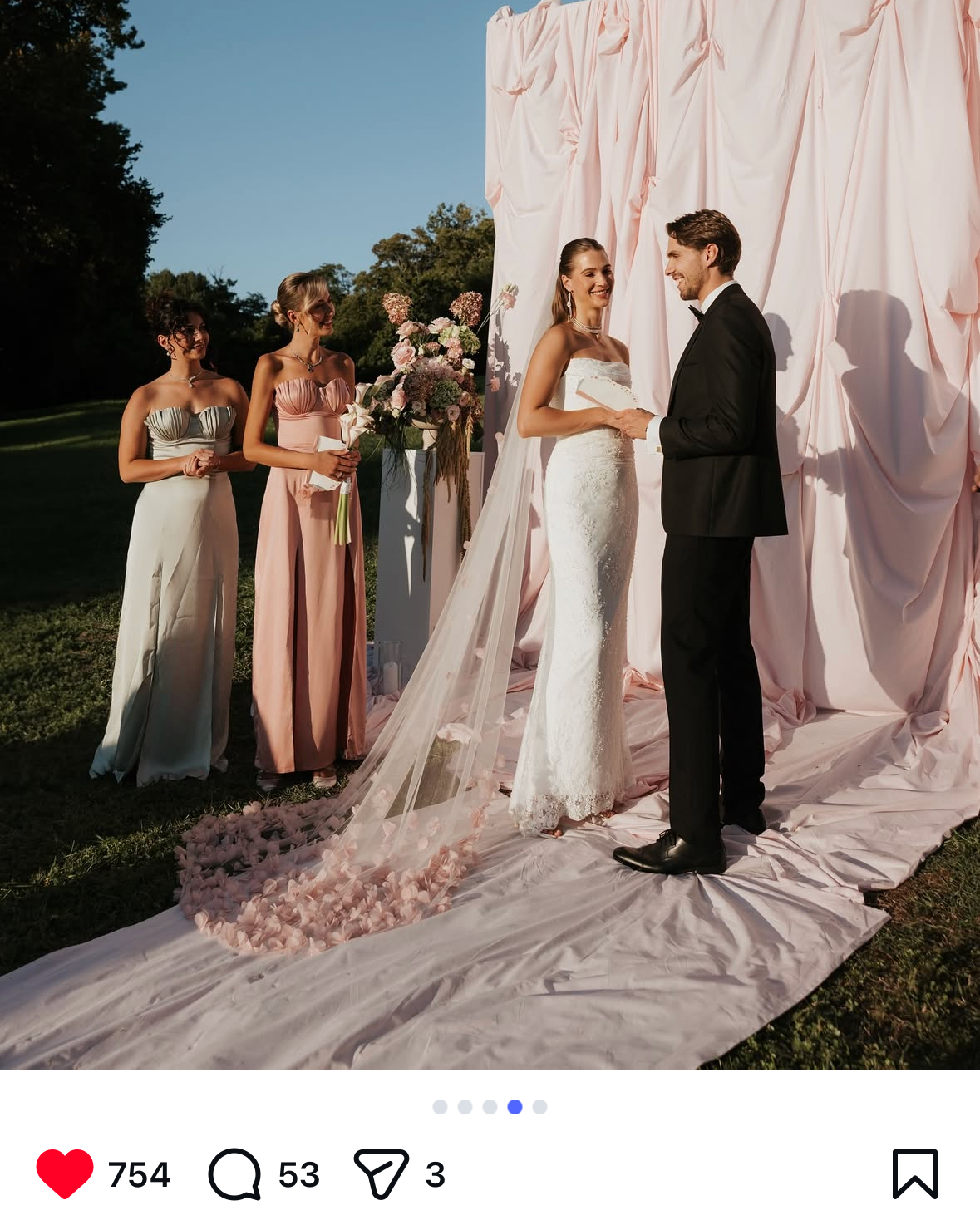 Bride_Influencer_Agata_Wdowiak_wears_MOANA_Bridal_Veil_Long_PUWAI